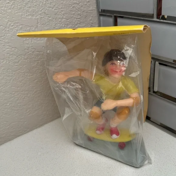 Vintage Wilton Cake Topper Skateboard Stunt Rider Skateboarder 1979 70s - Picture 3 of 10